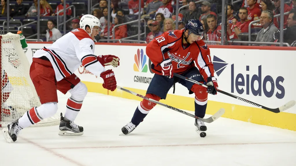 Jakub Vrána (vpravo) během kempu v dresu Washingtonu