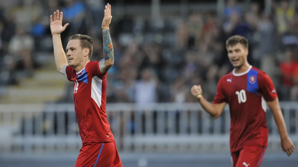 Ondřej Vaněk a Tomáš Wágner se radují z gólu
