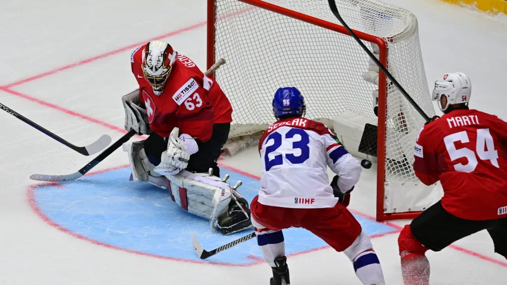 Lukáš Sedlák skóruje proti Švýcarům