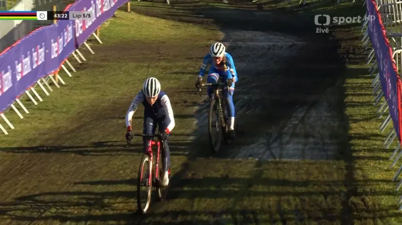 Smolný závěr MS juniorek s cyklokrosařkou Bukovskou