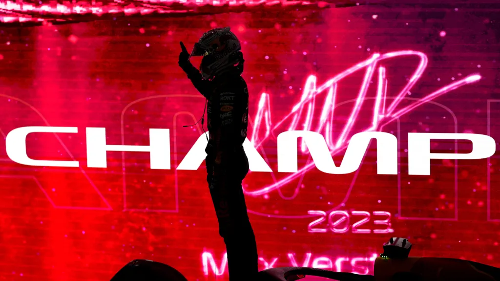 Max Verstappen je potřetí mistrem světa