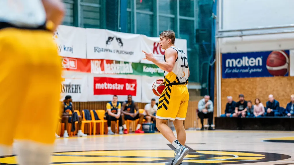 Vojtěch Sýkora diriguje premiérovou sezonu Sršňů Písek