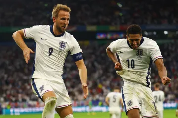 Harry Kane a Jude Bellingham slaví gól