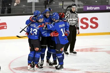 Čeští hokejisté v modré sadě dresů