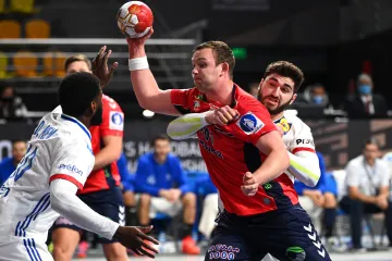 Norský střelec Sander Sagosen, eliminovaní Francouzi