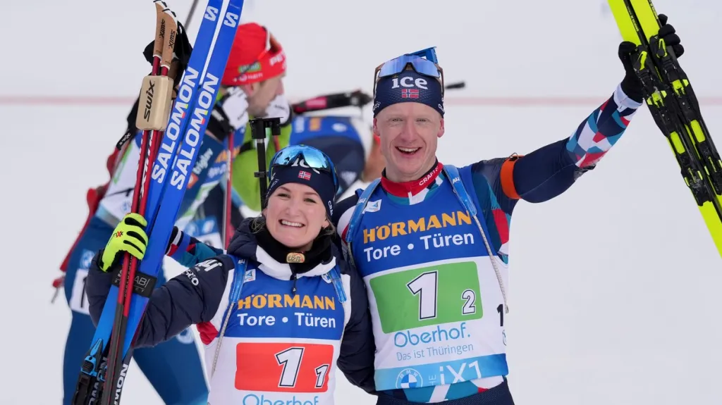 Marte Olsbuová Roeiselandová a Johannes Thingnes Bo