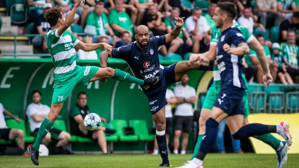 Regino Cicilia ze Slovácka v souboji s Lukášem Hůlkou z Bohemians 1905