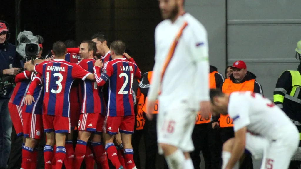 Slavící fotbalisté Bayernu