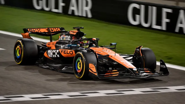 Závod F1 v Bahrajnu vyhrál Piastri před Russellem a Norrisem