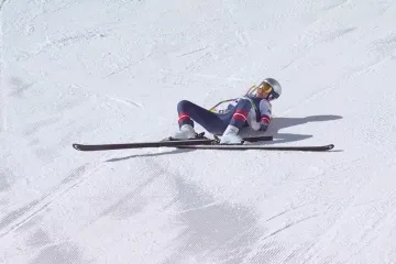 Vonnová při hrozivém pádu ve sjezdu utrpěla komplexní zlomeninu holenní kosti