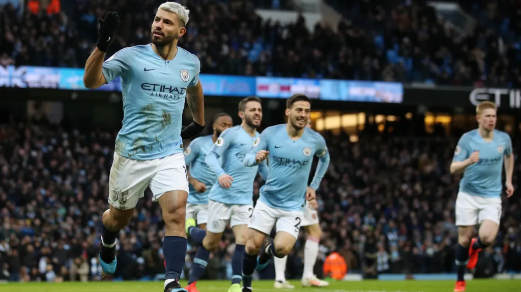 Sergio Agüero z Manchesteru City slaví gól