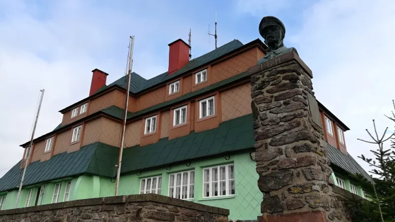 Masarykova chata na vrcholu Šerlichu