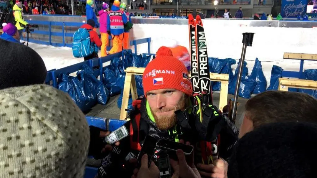 Michal Šlesingr v obležení novinářů