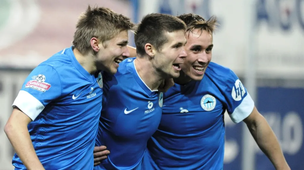 Zleva Martin Frýdek, Jiří Pimpara a Josef Šural se radují