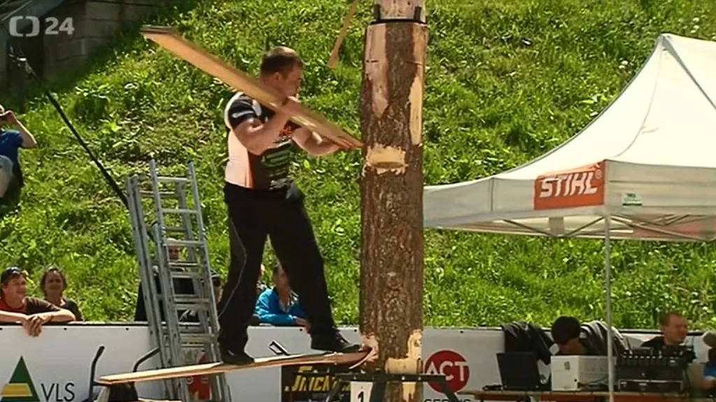 MČR dřevorubců ovládl Holub, svůj um předvedl i mistr světa