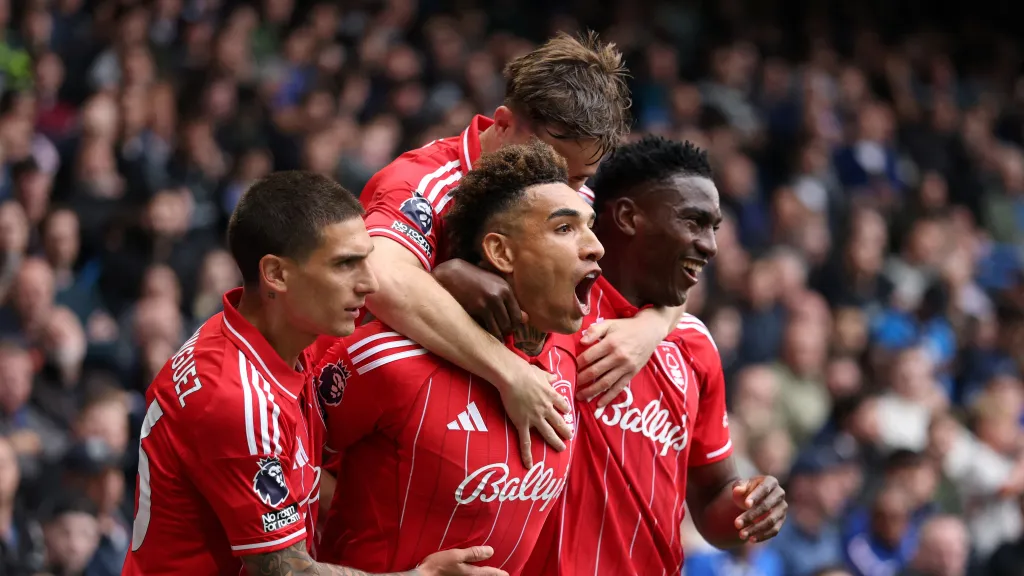 Hráči Nottinghamu Forest se radují z gólu