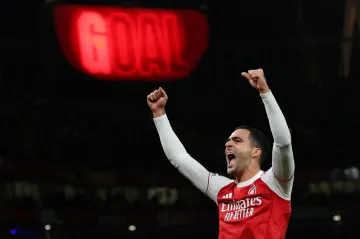 Mikel Merino z Arsenalu slaví gól proti Brentfordu