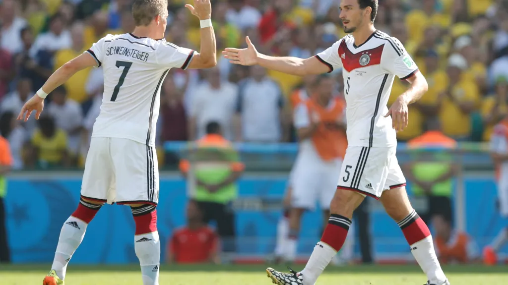 Bastian Schweinsteiger a Mats Hummels