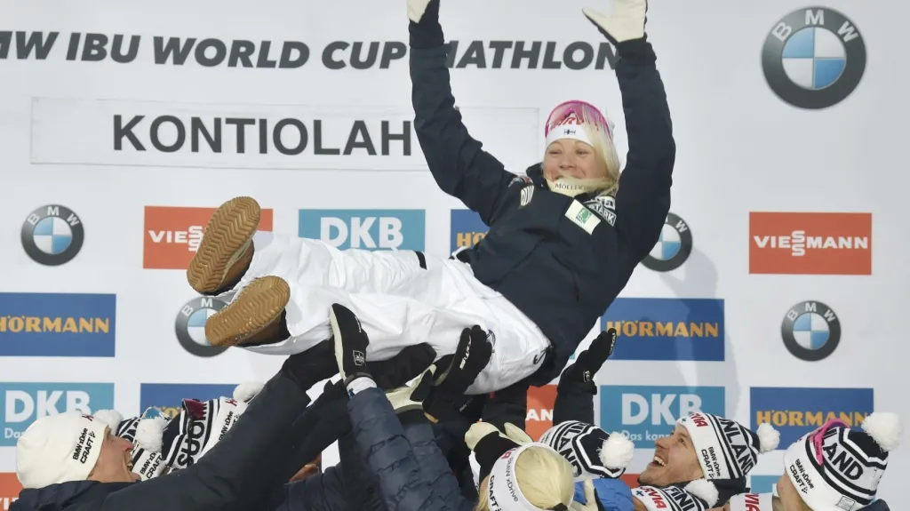 Kaisa Mäkäräinenová se v Kontiolahti rozloučila s kariérou