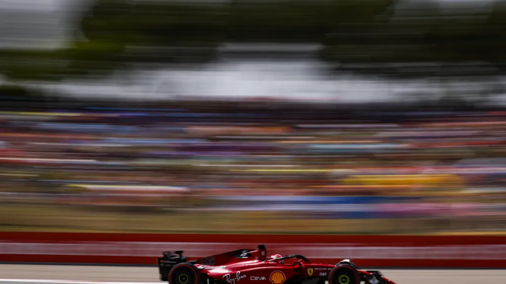 Charles Leclerc na okruhu v Barceloně
