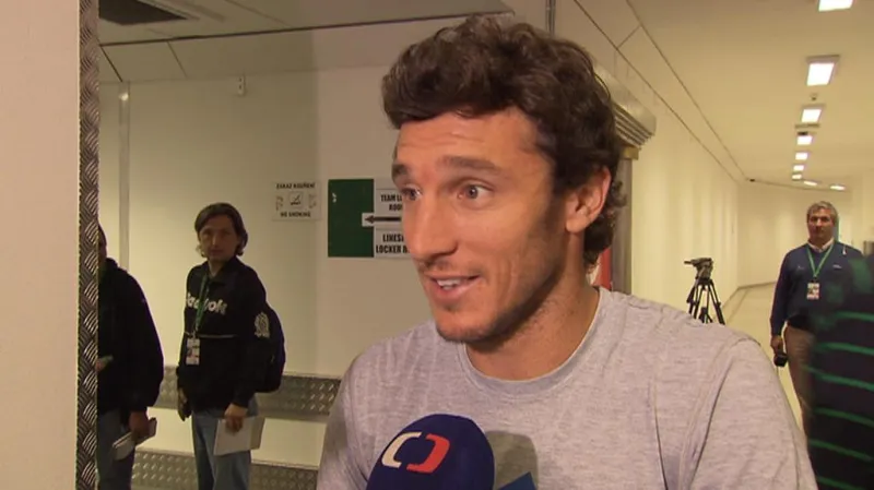 Juan Monaco o povrchu v O2 areně