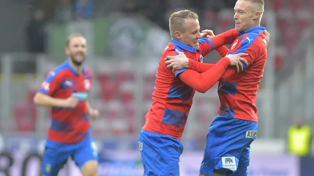 Roman Procházka se raduje z branky