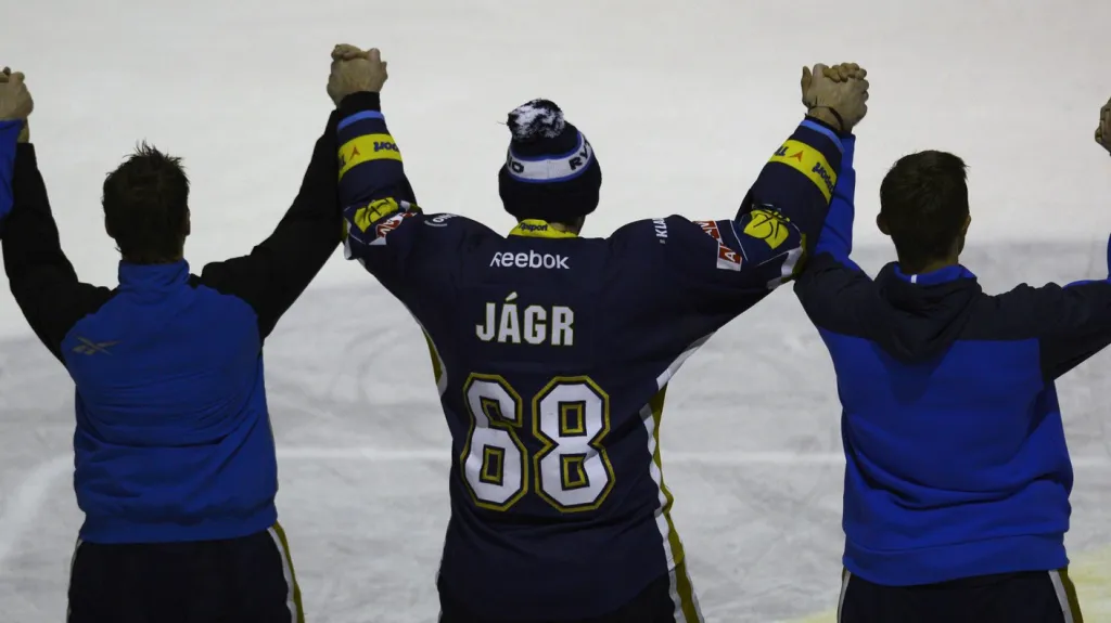 Slavící kladenští hráči