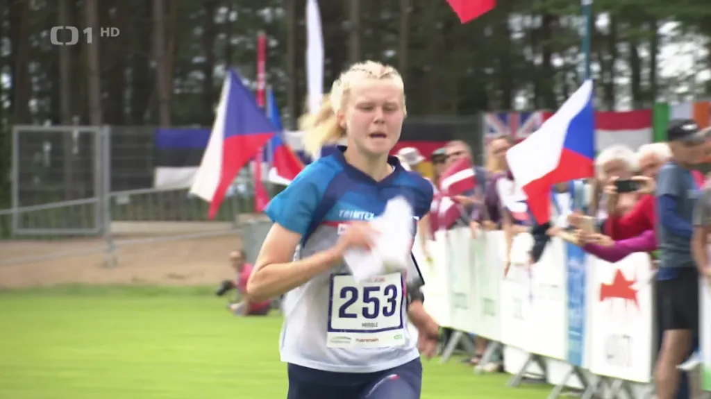 Orientační běžci Dittrichová a Strýček ovládli na domácím MSJ krátkou trať