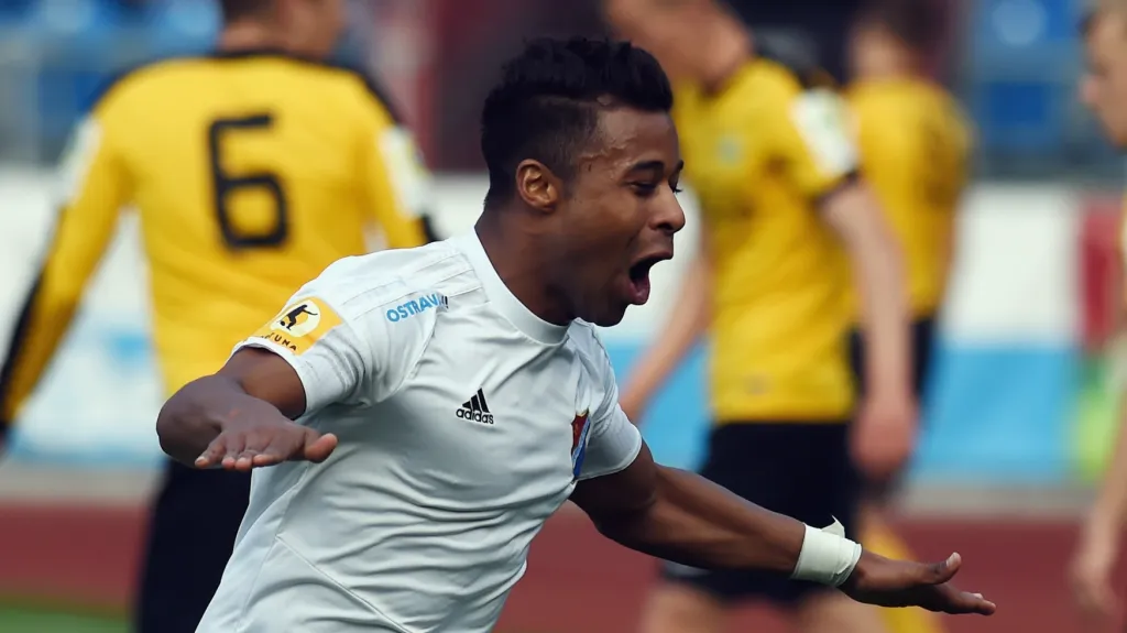 Dyjan Carlos de Azevedo z Baníku se raduje z gólu