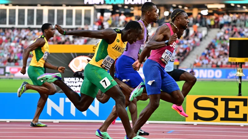 Noah Lyles vítězí v běhu na 100 metrů na MS 2023