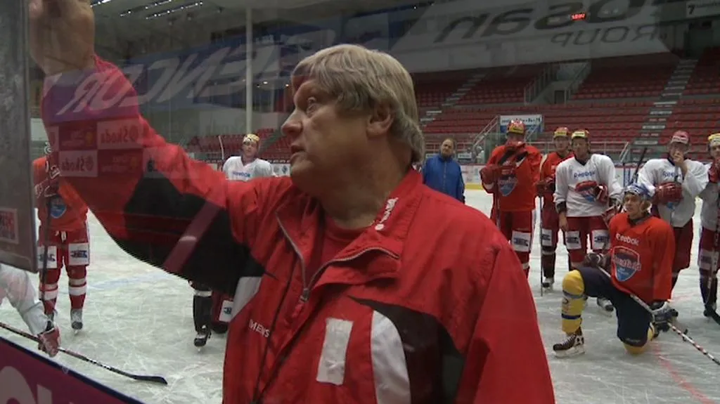 Trenér František Výborný se svými svěřenci