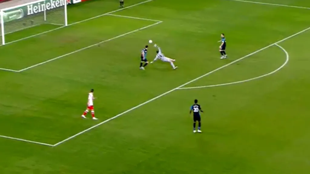 Vito Mannone pouští laciný gól