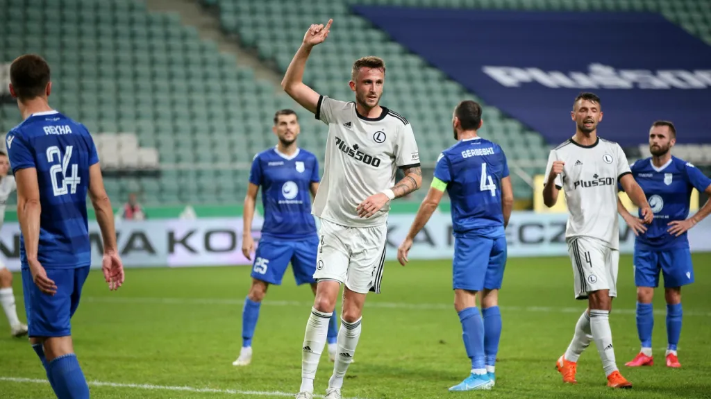 Tomáš Pekhart se raduje z branky