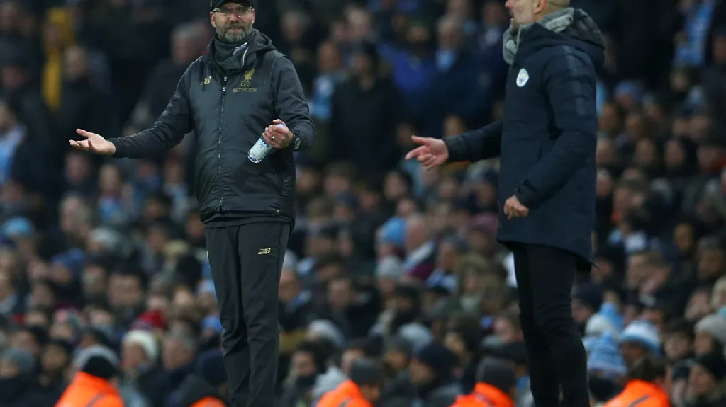 Kouč Liverpoolu Jürgen Klopp (vlevo) a trenér Manchesteru City Pep Guardiola