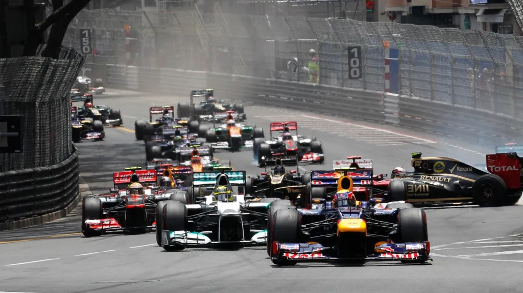 Mark Webber v čele startovního pole