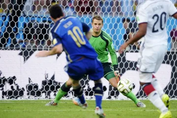 Lionel Messi a Manuel Neuer ve finále