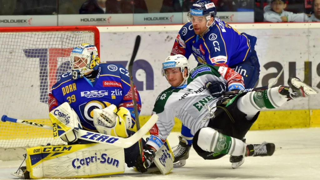 Zlínský brankář Libor Kašík v zápase proti Karlovým Varům