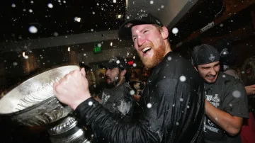 Matt Greene z Los Angeles v euforii z titulu