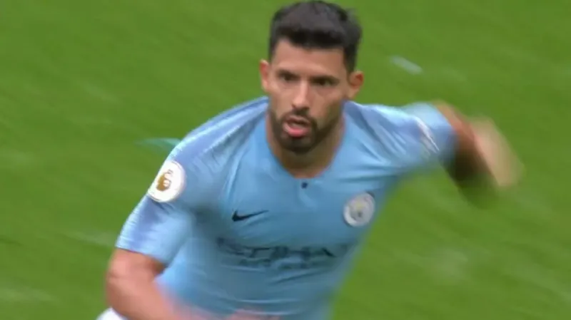 Agüerův hattrick proti Huddersfieldu