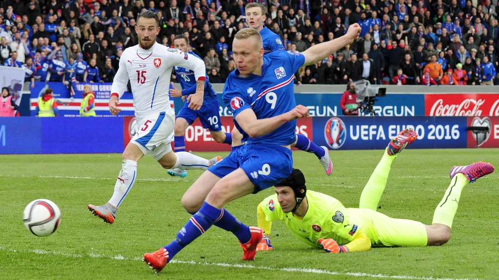 Kolbeinn Sigthorsson střílí gól do české sítě