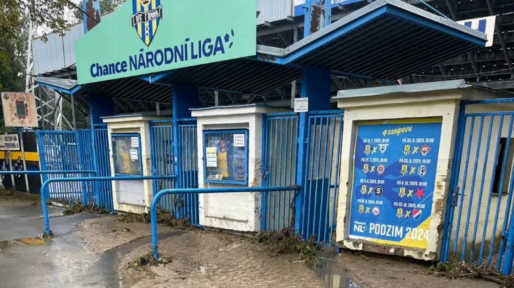 Opavský fotbalový stadion po záplavách