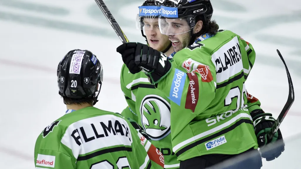 Hokejisté Mladé Boleslavi oslavují gól 