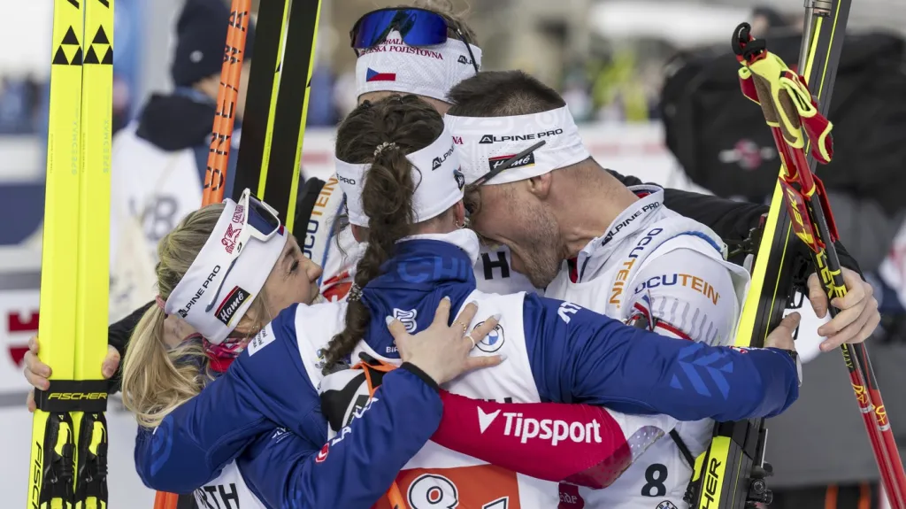 Stříbrné biatlonové kvarteto Jislová, Voborníková, Hornig, Krčmář