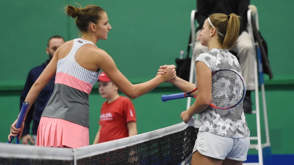 Karolína Plíšková v extraligovém utkání proti Karolíně Muchové