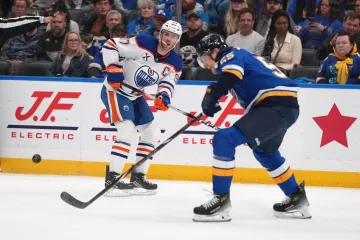Connor McDavid v duelu proti St. Louis
