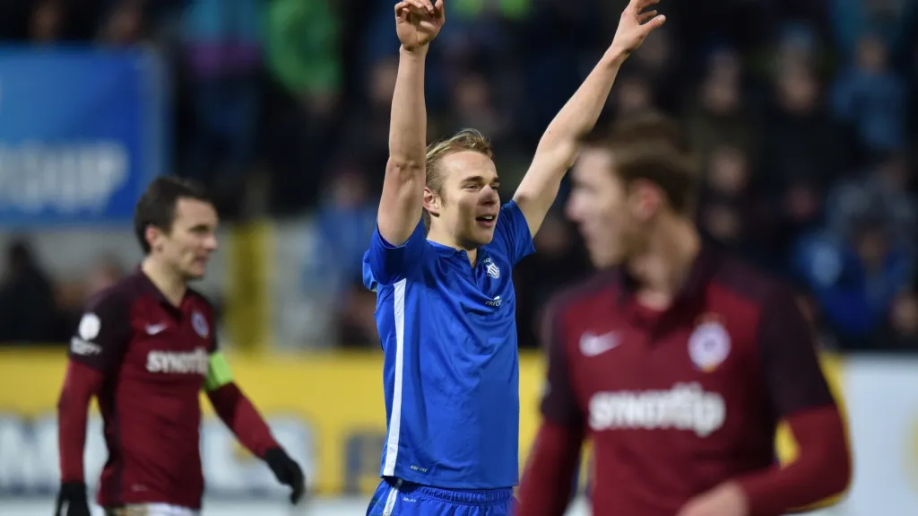 Liberecký Lukáš Pokorny se raduje z vítězství nad Spartou