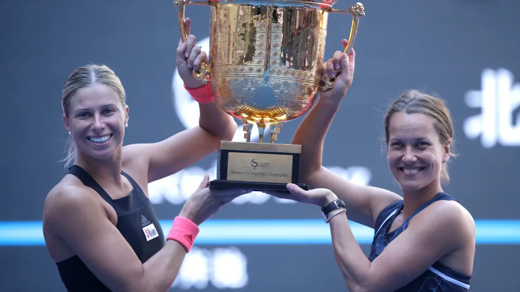 Andrea Sestini Hlaváčková a Barbora Strýcová