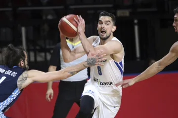 Tomáš Satoranský v utkání s Řeckem