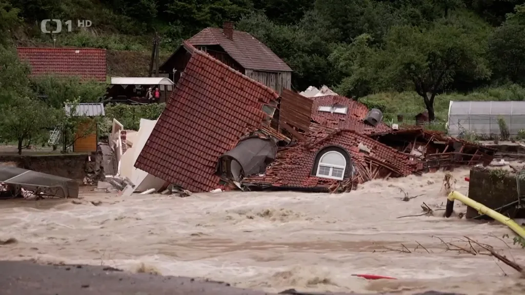 Areál v Tacenu zmizel v záplavách