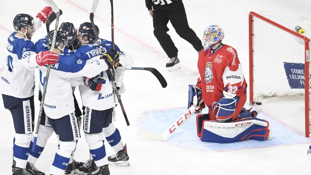 Brankář Bartošák dostal od Finů tři branky